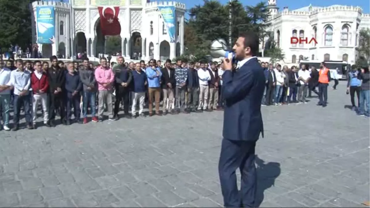 Beyazıt Meydanı\'nda İdlib\'te Ölenler İçin Gıyabi Cenaze Namazı
