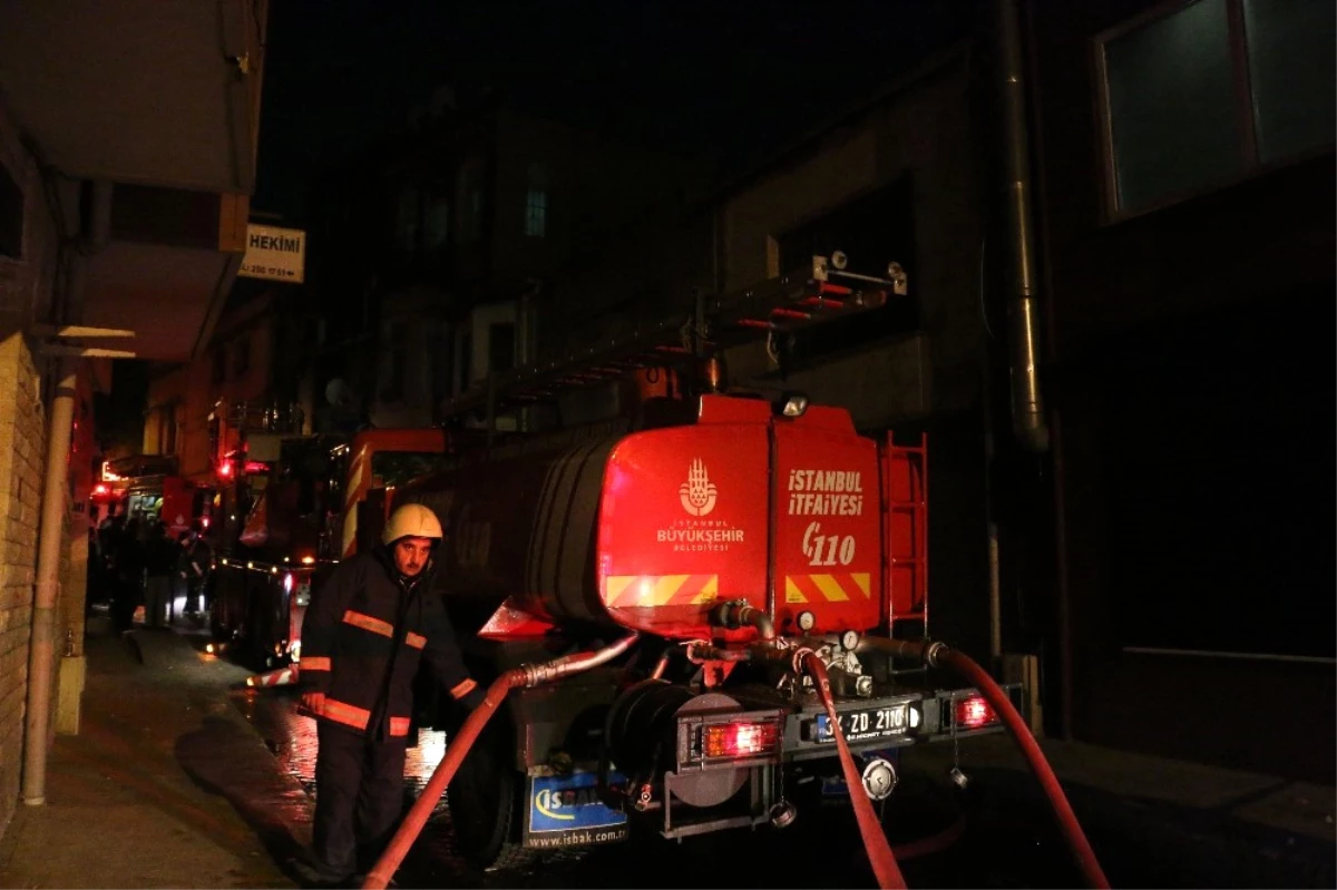 Beyoğlu\'nda Korkutan Yangın: 3 Yaralı