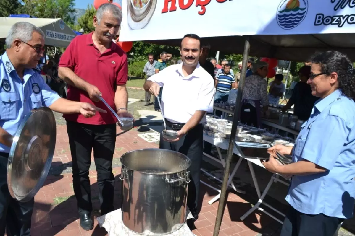 Bozyazı Belediyesi, Vatandaşa Aşure Dağıttı