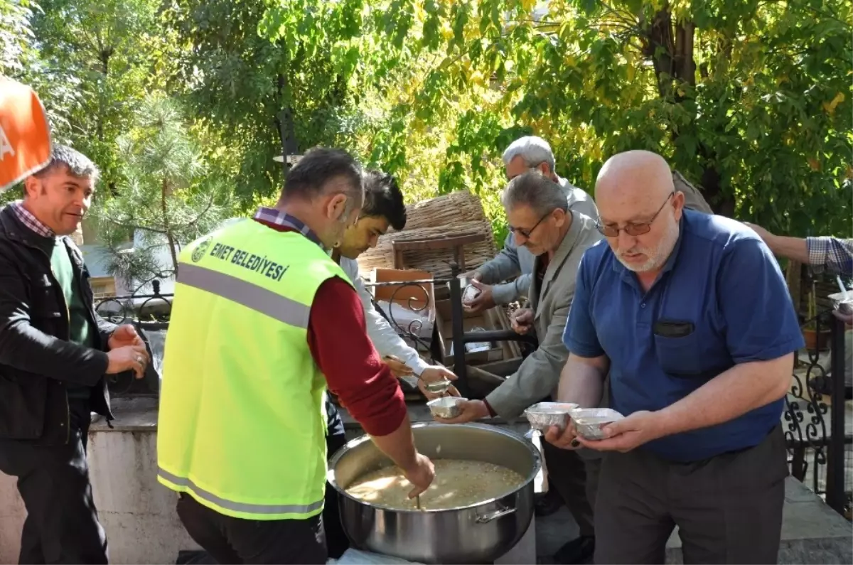 Emet Belediyesinden Aşure Etkinliği