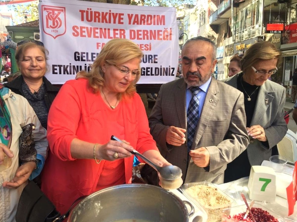 Fatsa\'da Aşure Dağıtıldı