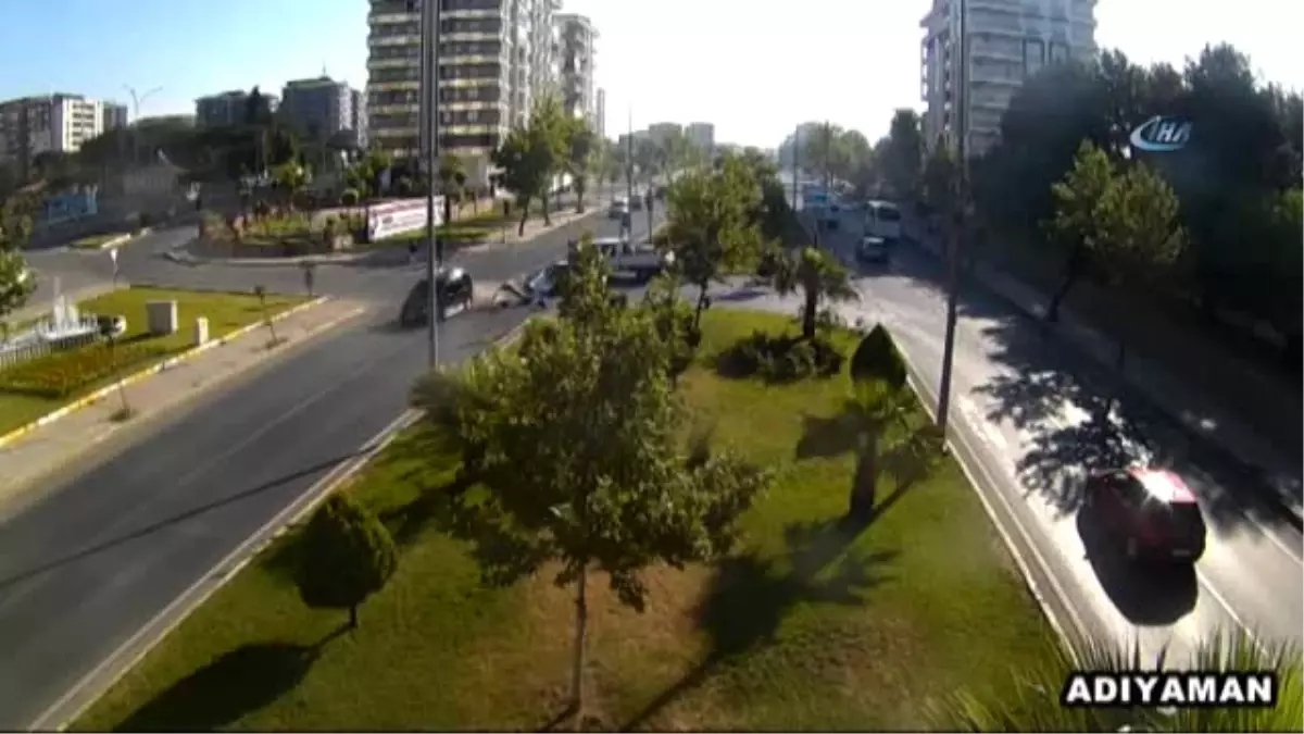 Kırmızı Işık İhlali Kazaları Beraberinde Getirdi...o Anlar Kamerada