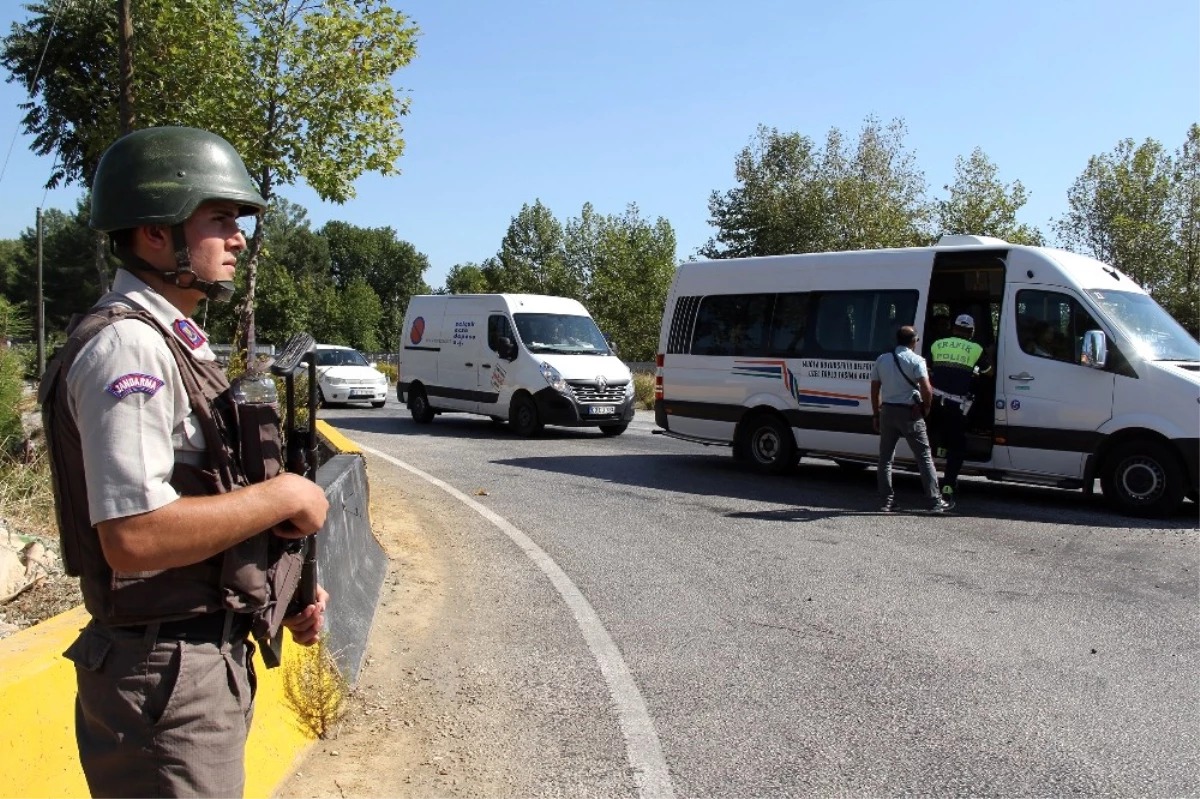 Operasyon Bölgesinde Jandarma ve Polisten Sıkı Denetim