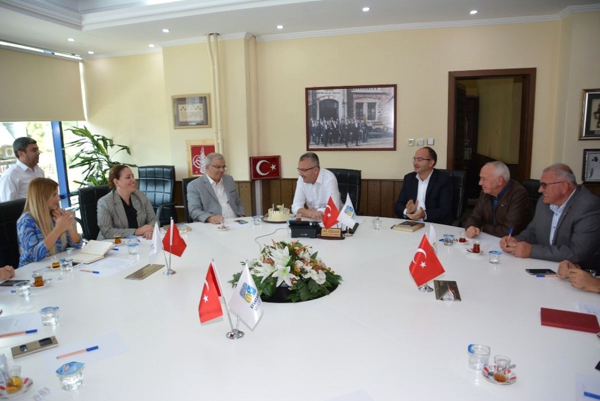 Özkan\'a Çifte Doğum Günü Sürprizi