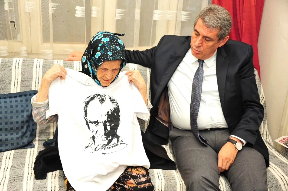 Pakize Nine Atatürk Tişörtü İstemişti, Başkan Çalkaya Sürpriz Yaptı