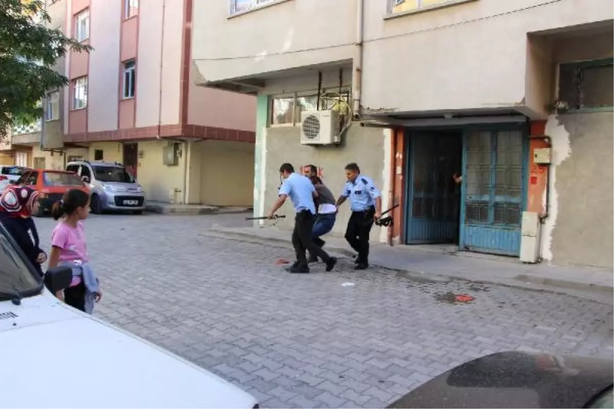 Polise Bıçakla Direndi, Biber Gazı ile Etkisiz Hale Getirildi