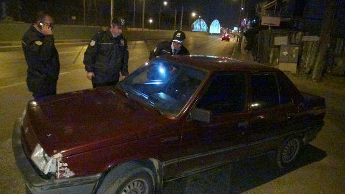 Şüphelilerin Aracından Silah, Motor Bölümünden Uyuşturucu Çıktı