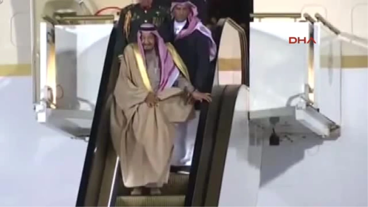Suudi Kralı\'nın Altın Merdiveni Bozuldu