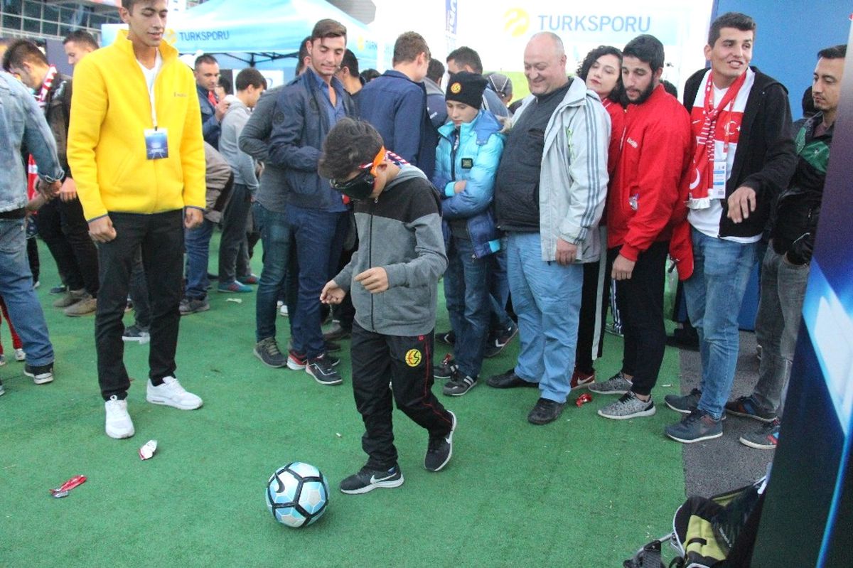 Taraftarlar Milli Maça Eğlenerek Hazırlanıyor