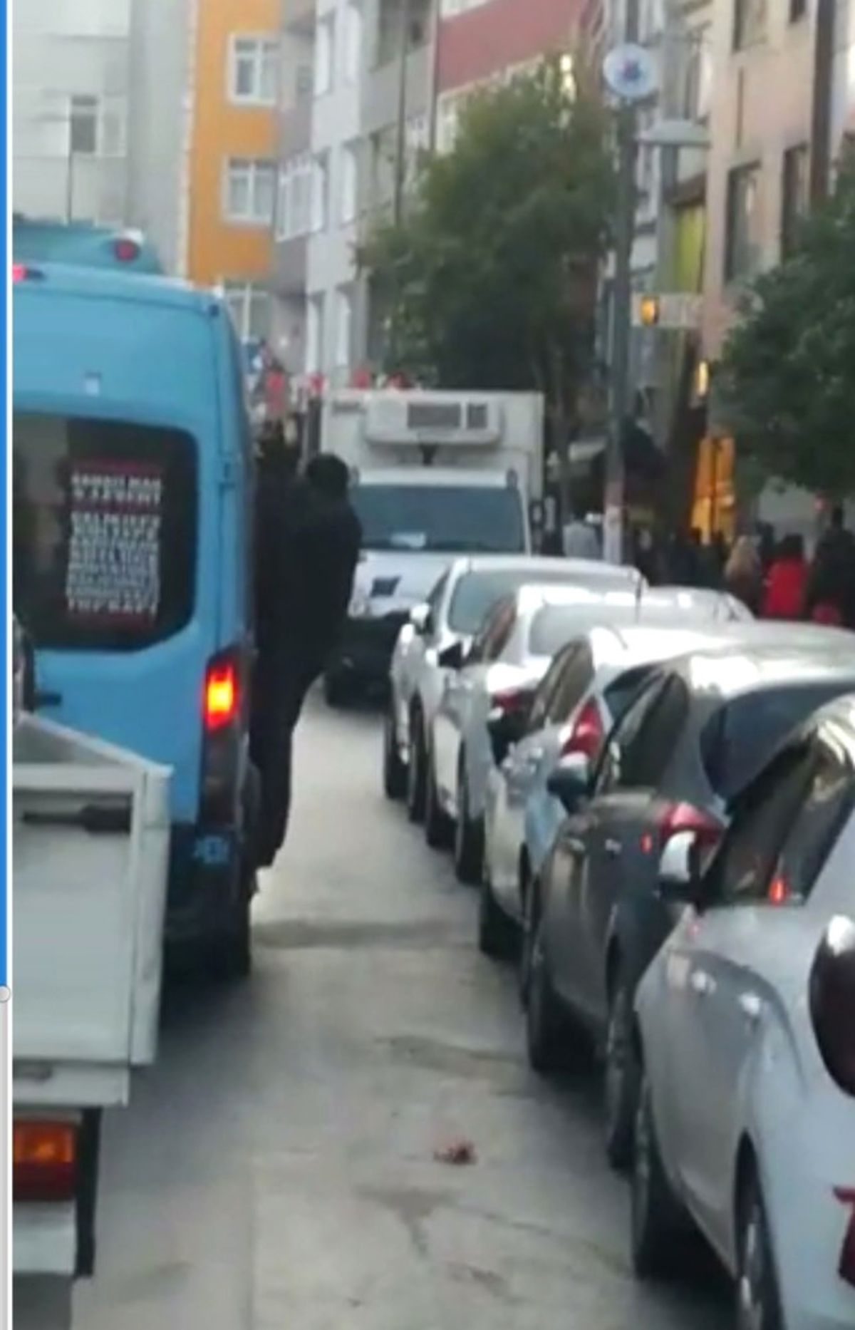 Tıka Basa Minibüste Tehlikeli Yolculuk