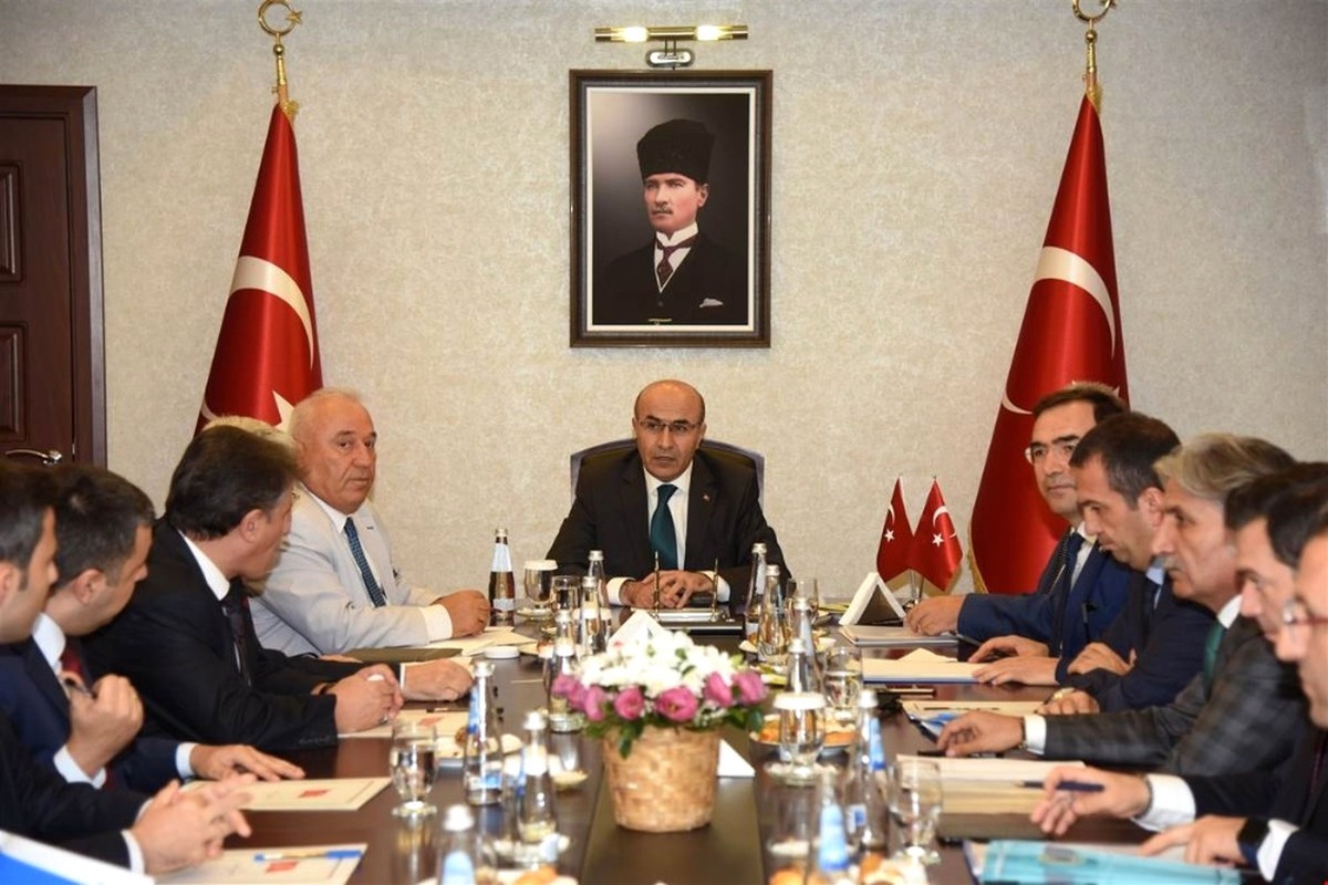 Vali Demirtaş Kaymakamlar ile Bir Araya Geldi