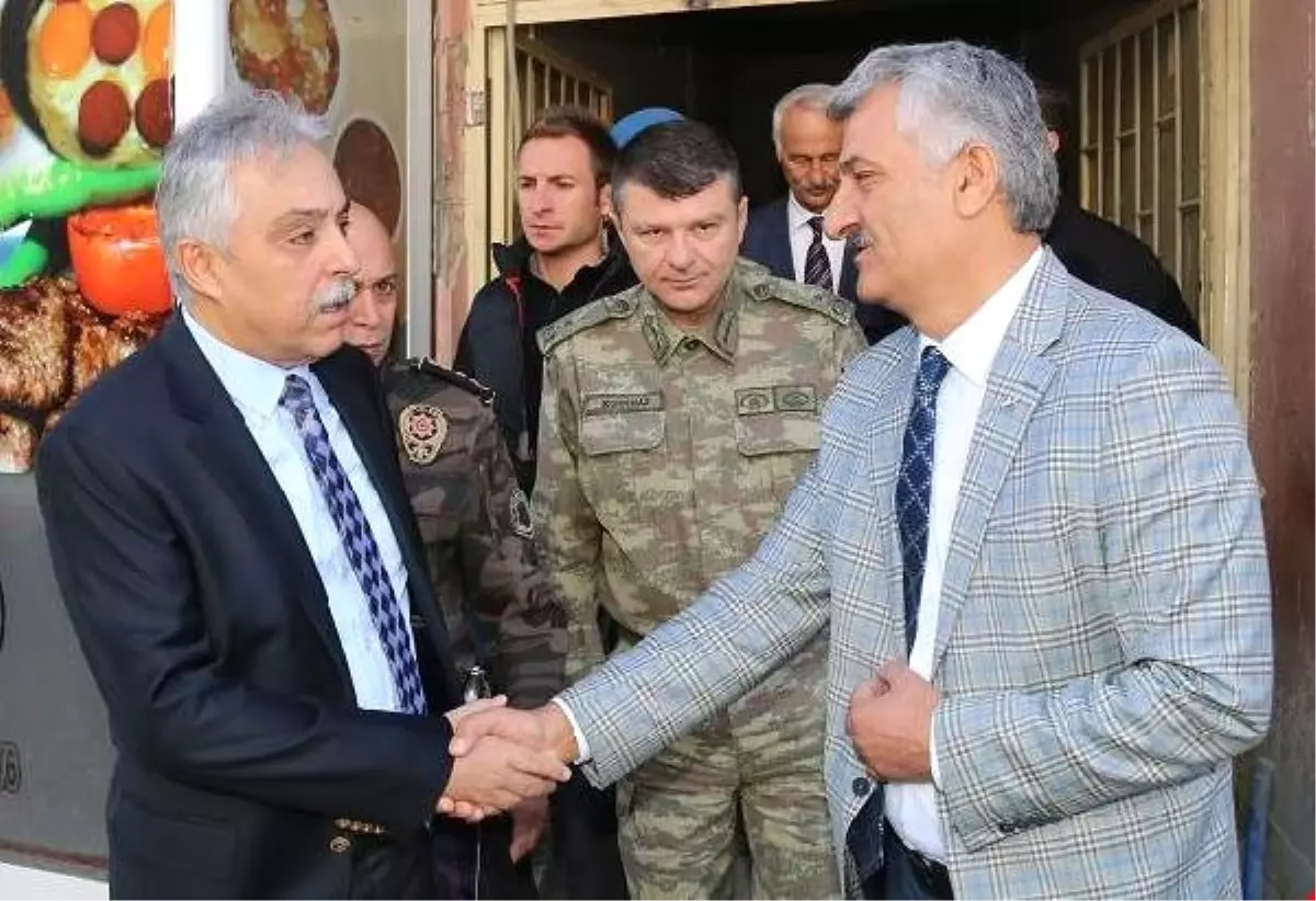 Vali Toprak, Aracı PKK\'lıların Saldırısına Uğrayan Ak Partili Kahraman\'ı Ziyaret Etti