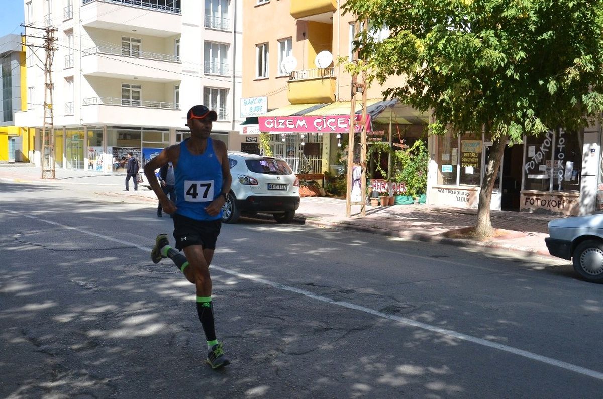 75 Kilometreyi 5 Saat 44 Dakikada Koştu