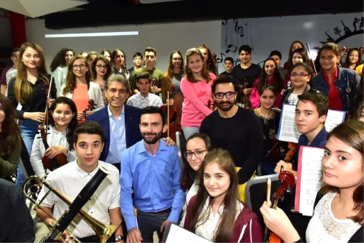 Aamir Khan Sulukule Orkestrası\'na Şeflik Yaptı