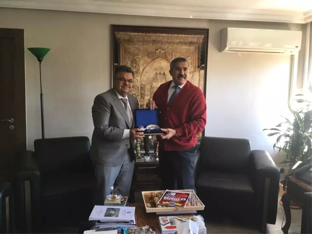 Başkan Yağcı, Bakan Kurtulmuş\'u Tiyatro Festivaline Davet Etti