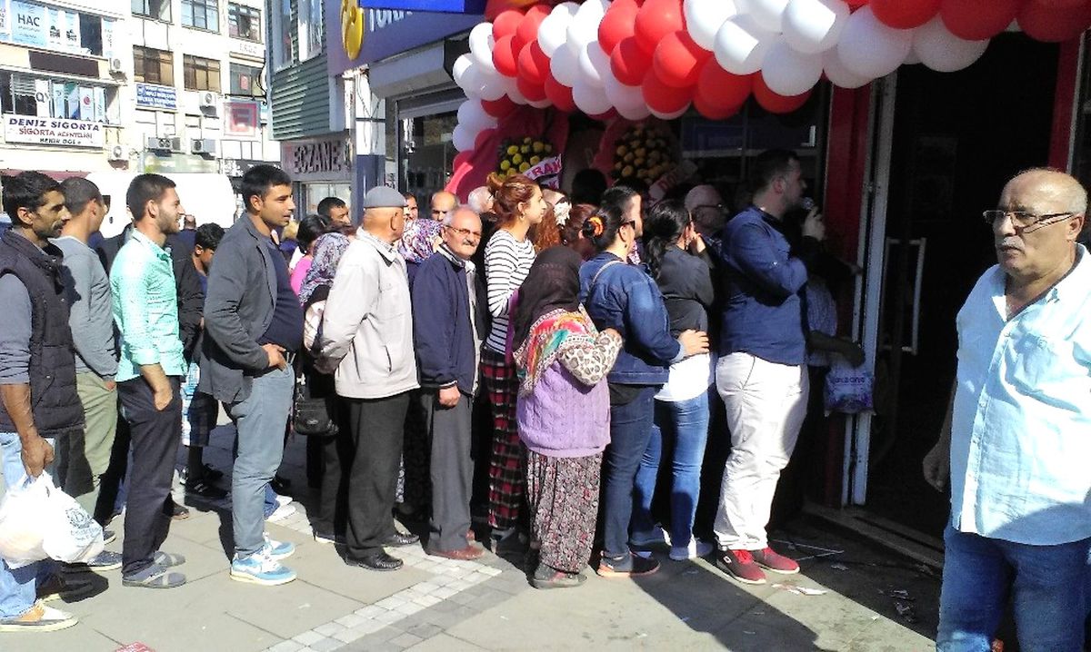 Bedava Döner İzdihamı