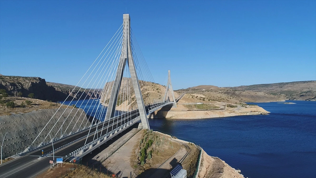 23 Yıl Sonra Doğu ile Batıyı Birleştiren Köprü Nissibi\'yle, Yolculuk 5 Dakikaya Düştü