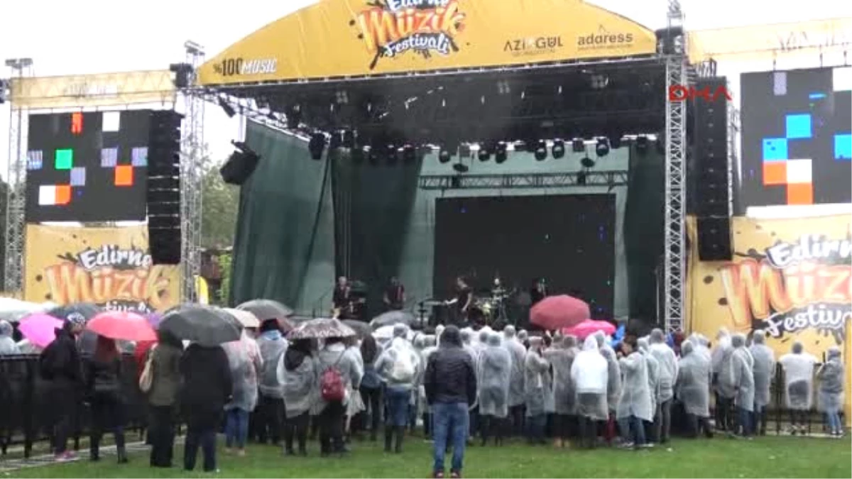 Edirne\'de Yağmur Altında Müzik Festivali