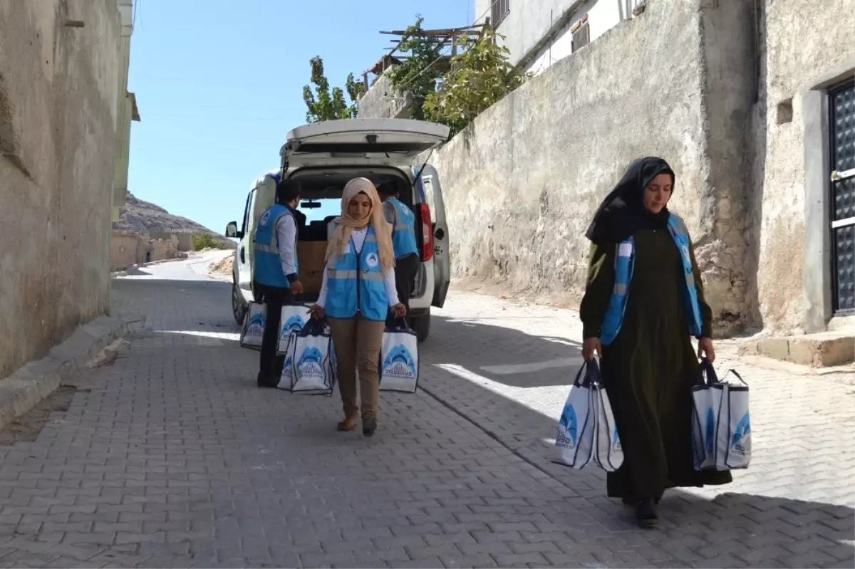 Eyyübiye\' 20 Bin Kişilik Aşure Dağıttı