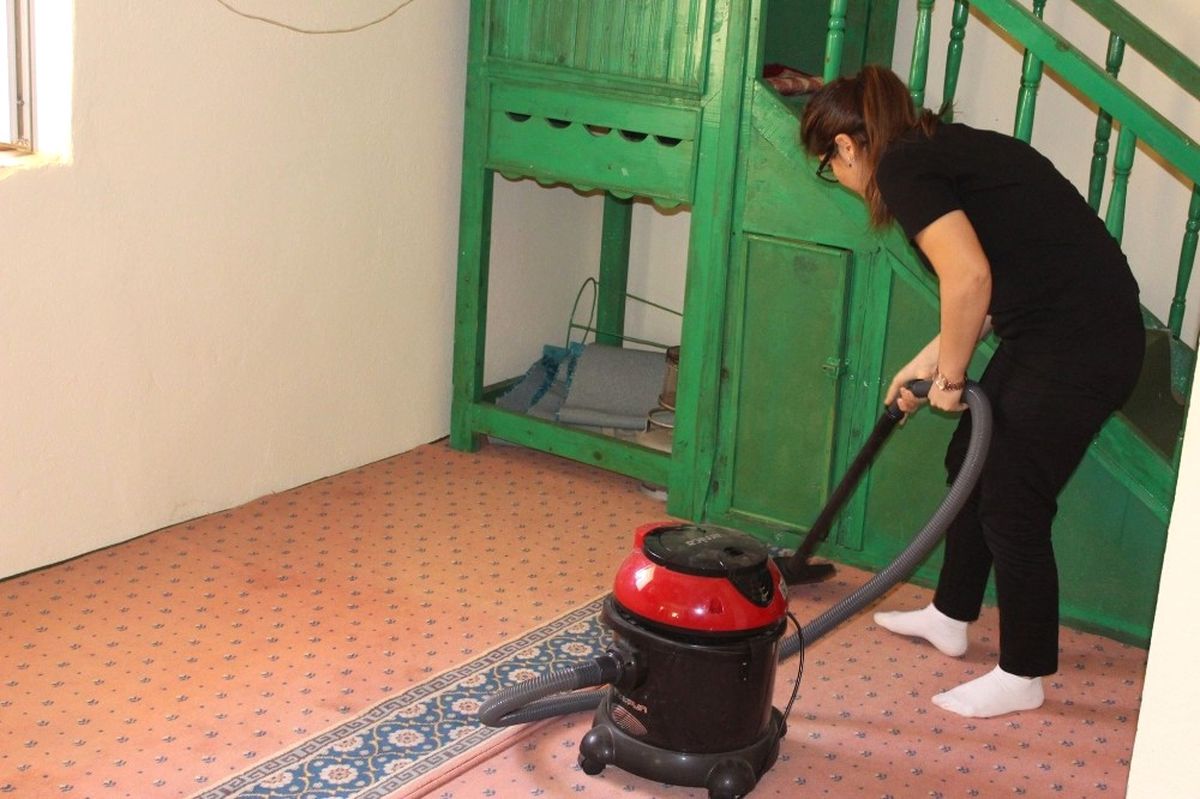 Gençlik Liderleri Köy Camisinde Temizlik Yaptı