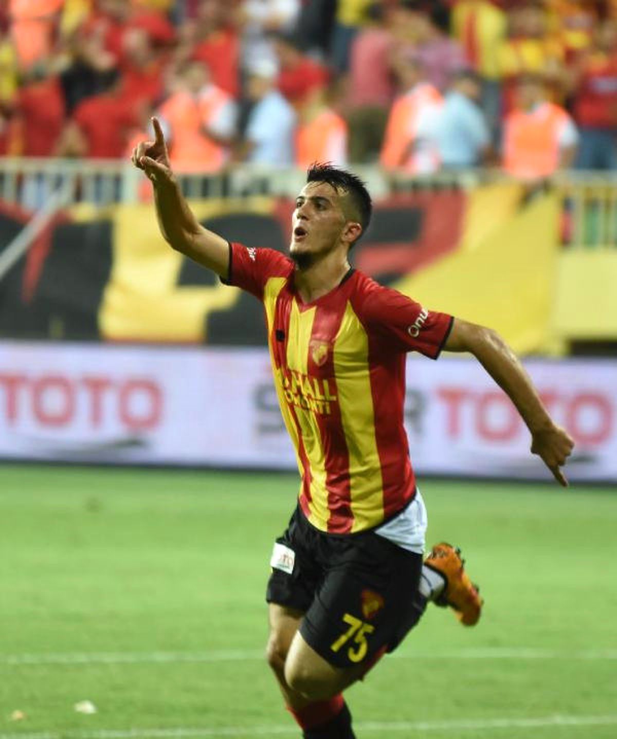 Göztepe\'nin Gol Yükünü Eski Oyuncular Çekti