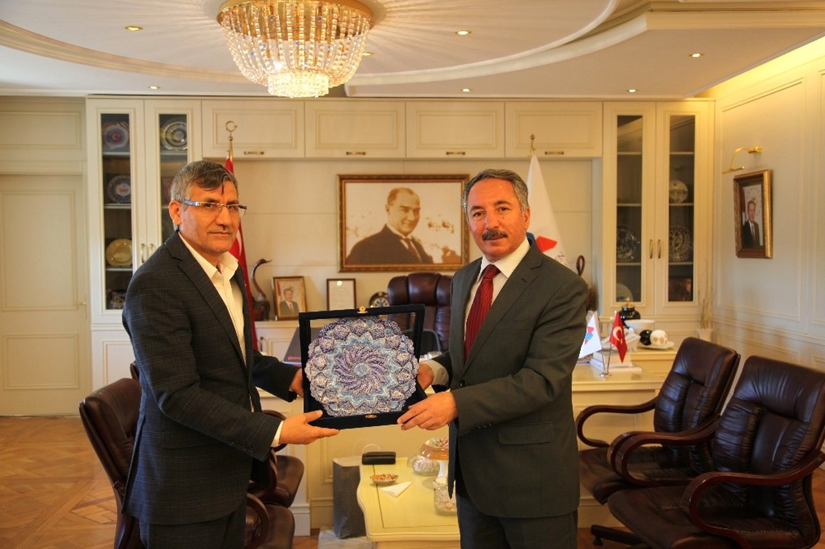 İran Erzurum Kültür Ataşesi Didban Rektör Karabulut\'u Ziyaret Etti