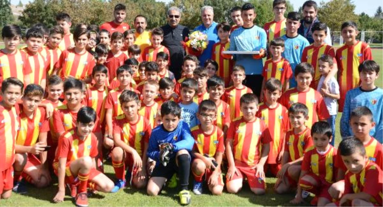 Kayserispor Futbol Okulları, A Takımı Ziyaret Etti