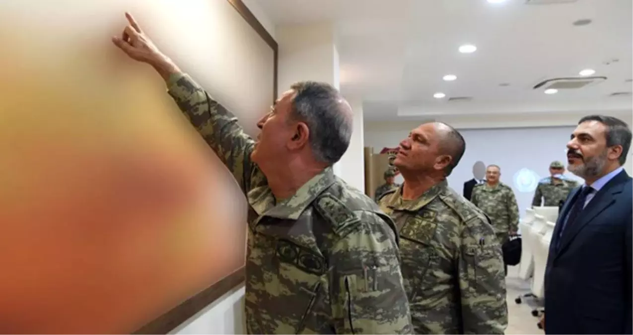 Org. Akar ve Hakan Fidan\'ın Görüşmesinde Çekilen Fotoğrafta Harita Blurlandı