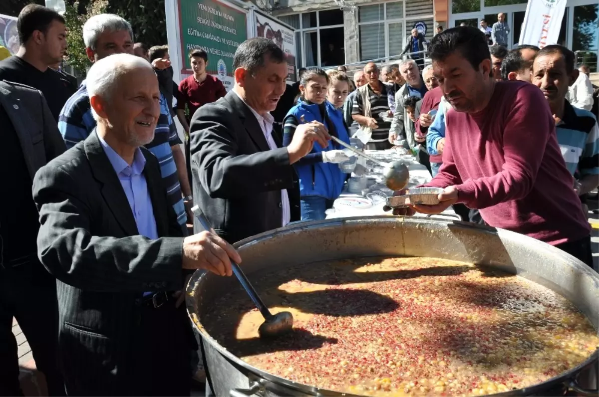 Simav Belediyesi 5 Bin Kişiye Aşure Dağıttı