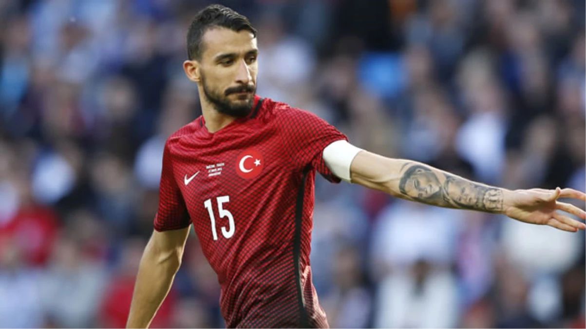 İzlanda Maçında Stoperde Oynatılan Mehmet Topal 3 Golde de Hata Yaptı