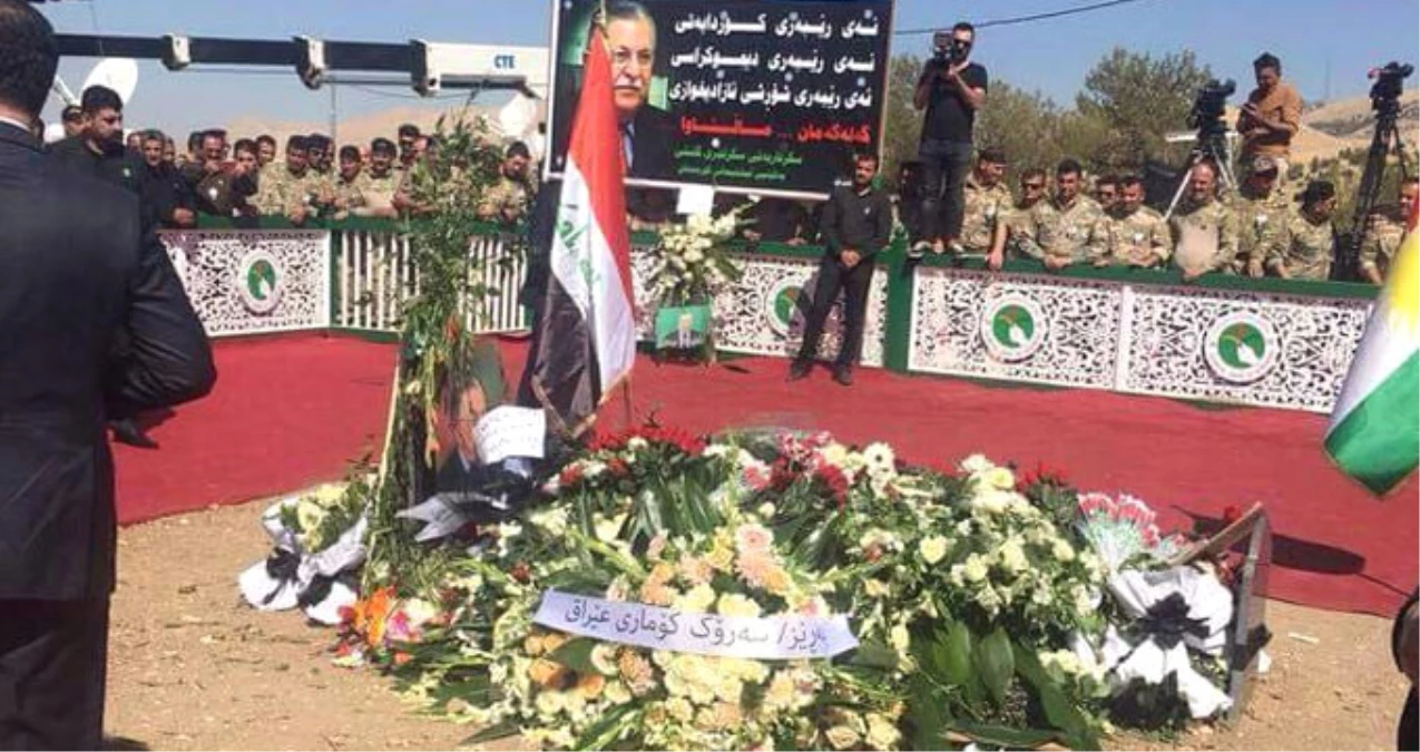 Talabani\'nin Cenazesinde Yaşanan Gizli Bayrak Krizi, Eşinin Tepkisiyle Ortaya Çıktı