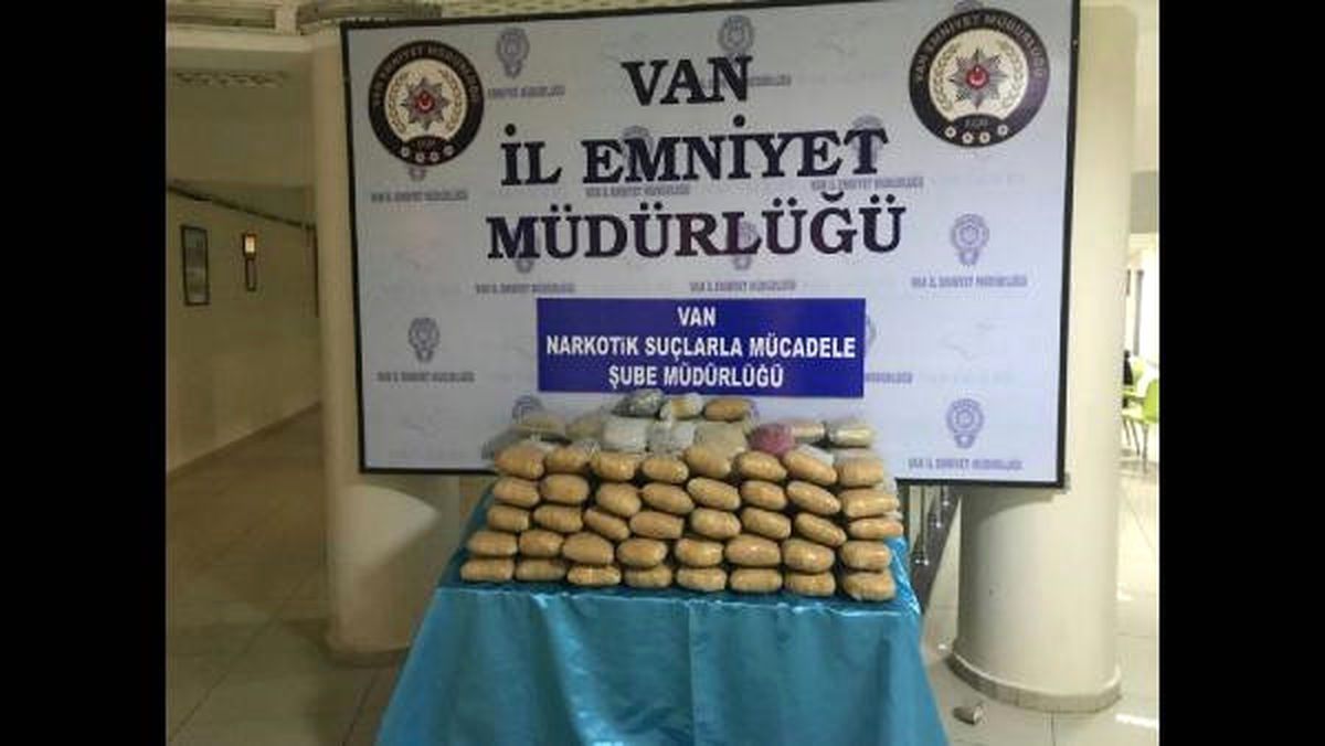 Van\'da Evdeki 99 Kilo Esrara 4 Gözaltı