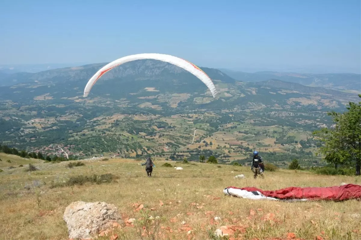 Yamaç Paraşütü Tutkunlarının Yeni Mekanı Hasan Dağı Tabiat Parkı Oluyor