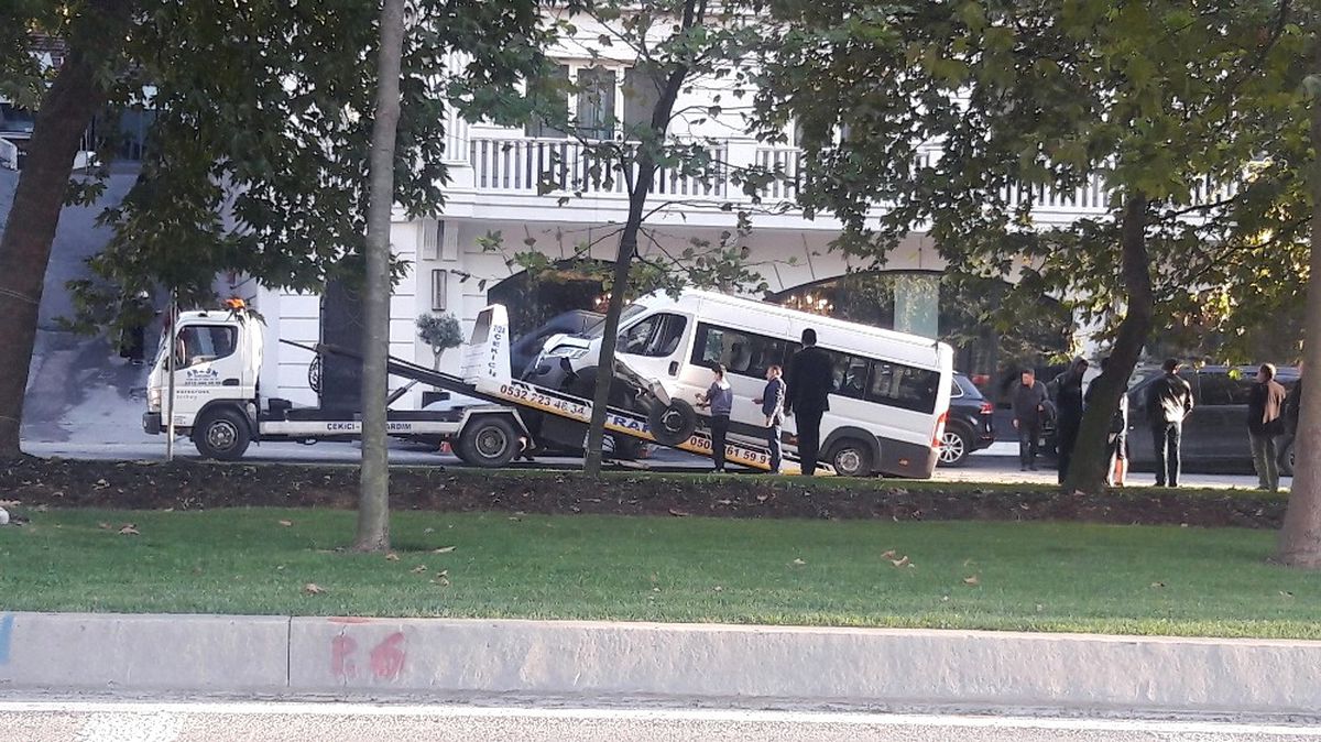 112 Çalışanları Halı Sahadan Yardıma Koştu