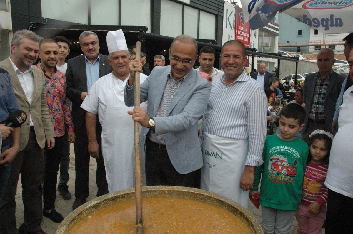 Alpedo-Kervan\'dan 3 Bin Kişiye Aşure İkramı