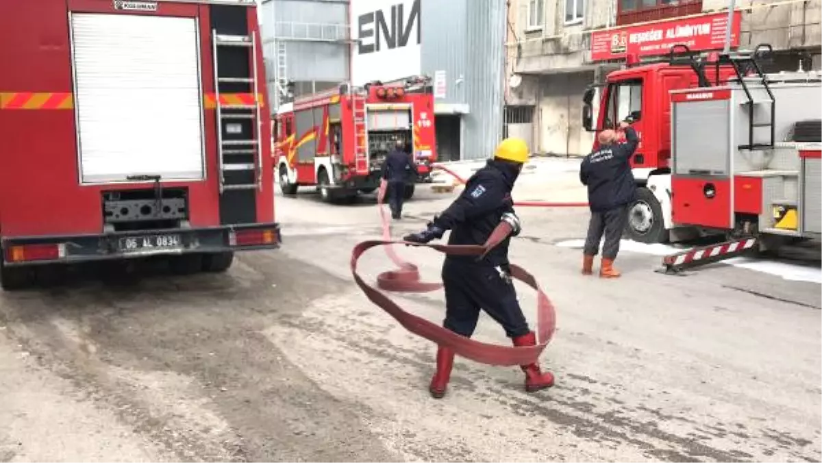 Ankara Siteler\'deki Yangında 2 İş Yeri Kullanılamaz Hale Geldi