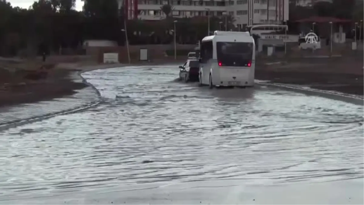 Ayvalık\'ta Şiddetli Sağanak