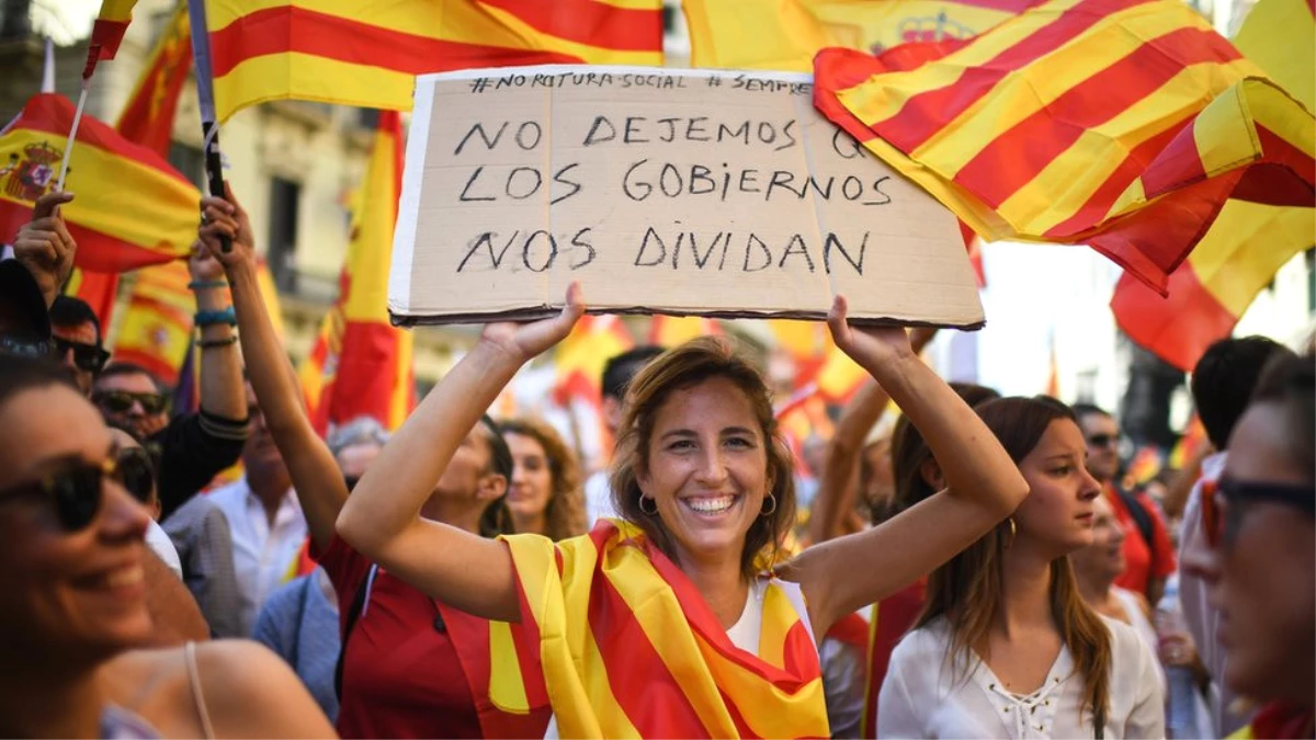 Barcelona\'da Bağımsızlık Karşıtı Gösterilere Yüz Binlerce Kişi Katıldı