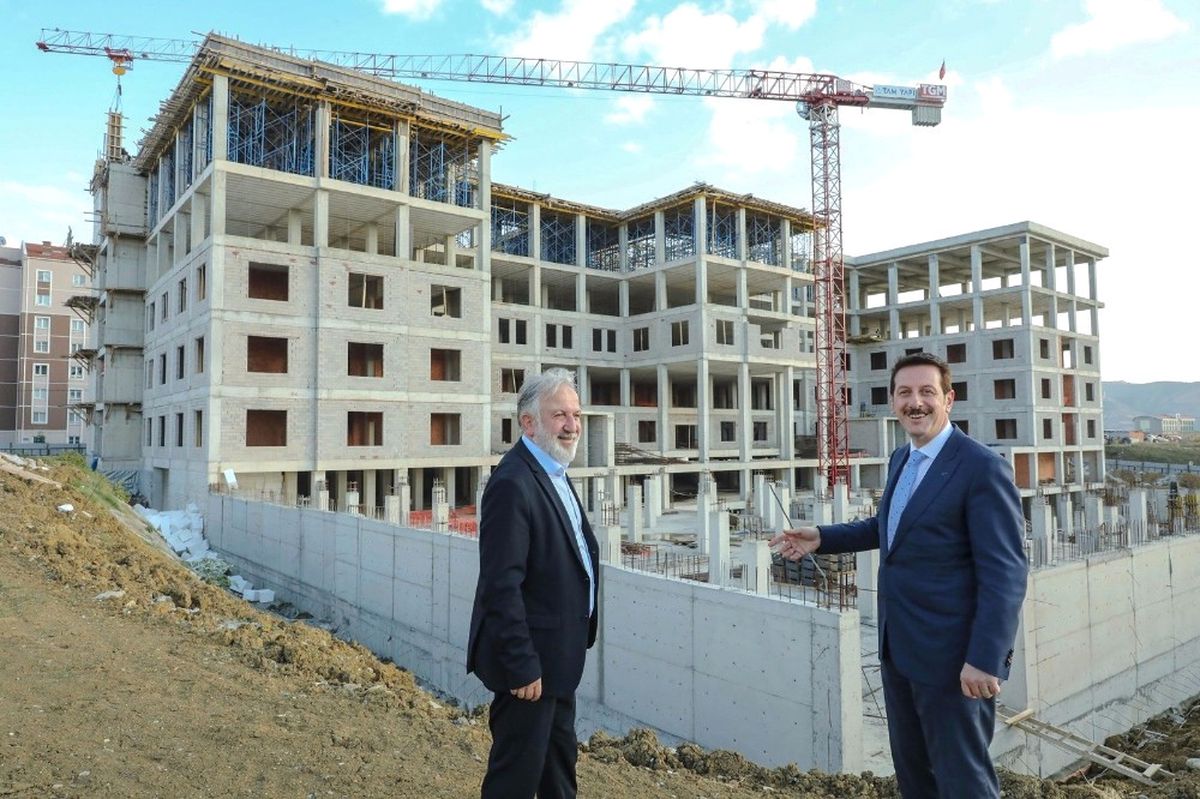 Başkan Tok, Yeni Belediye Hizmet Binasındaki Çalışmaları İnceledi