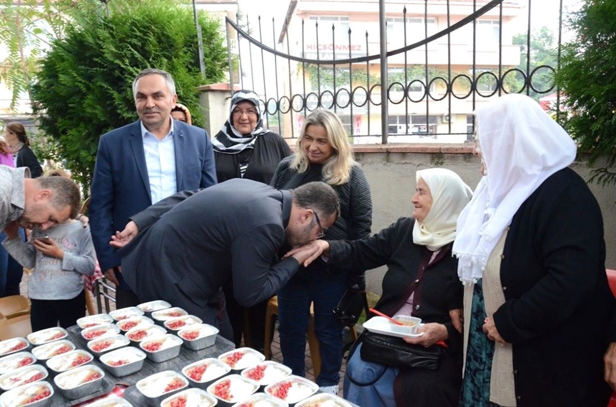 Başkanlar Aşure Yedi