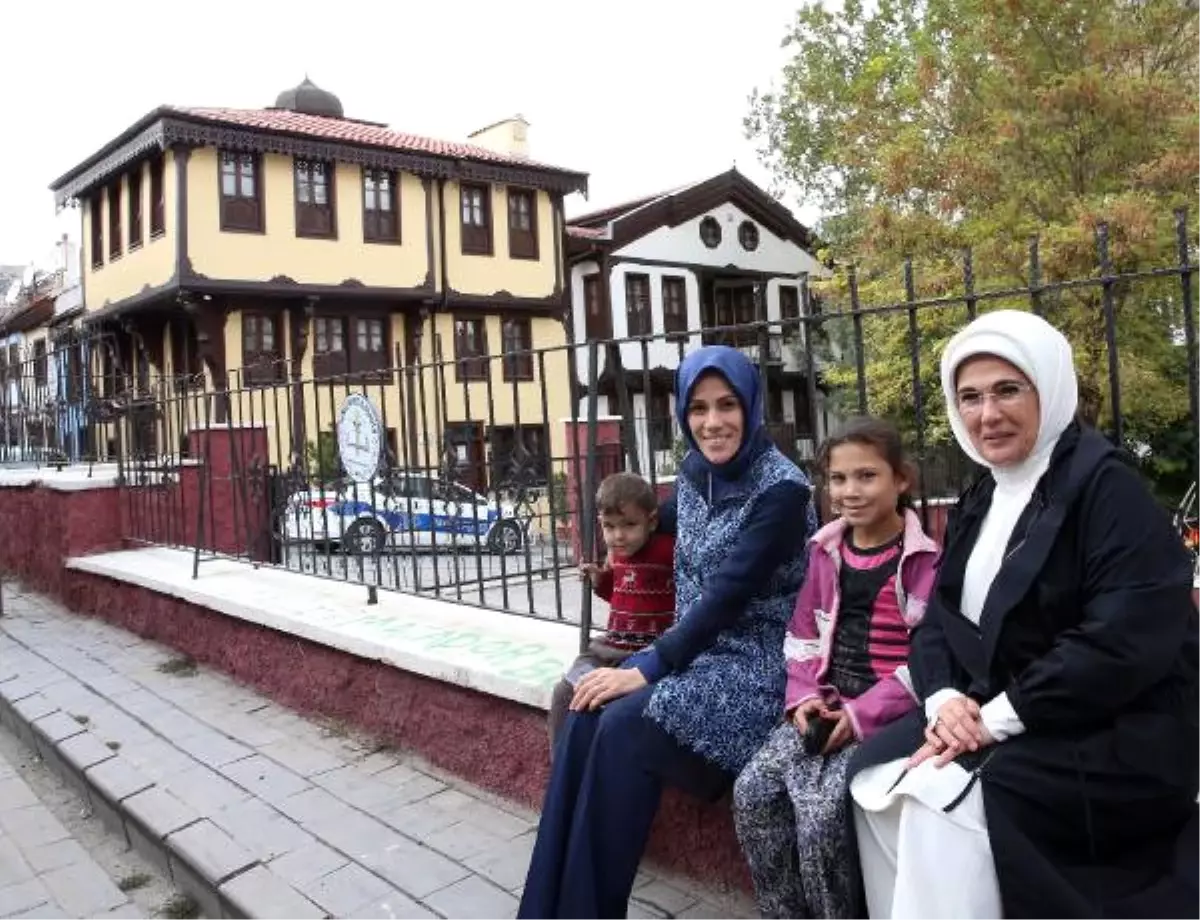 Emine Erdoğan, Afyonkarahisar\'da Tarihi ve Turistik Yerlerde İncelemelerde Bulundu