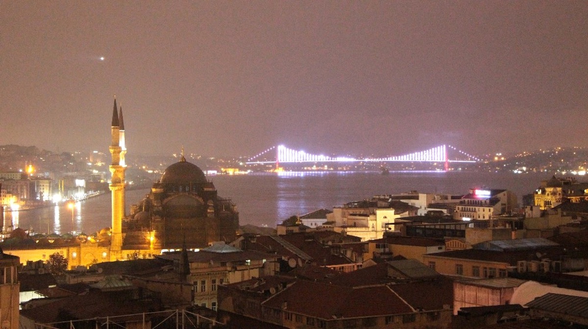 İstanbullular Pazar Sabahına Yağmurla Uyandı
