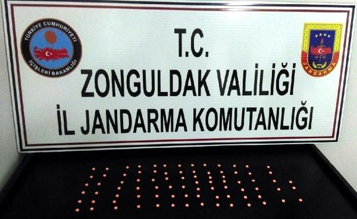 Jandarmadan Kaçan Sürücünün Otomobilinde Uyuşturucu Ele Geçirildi