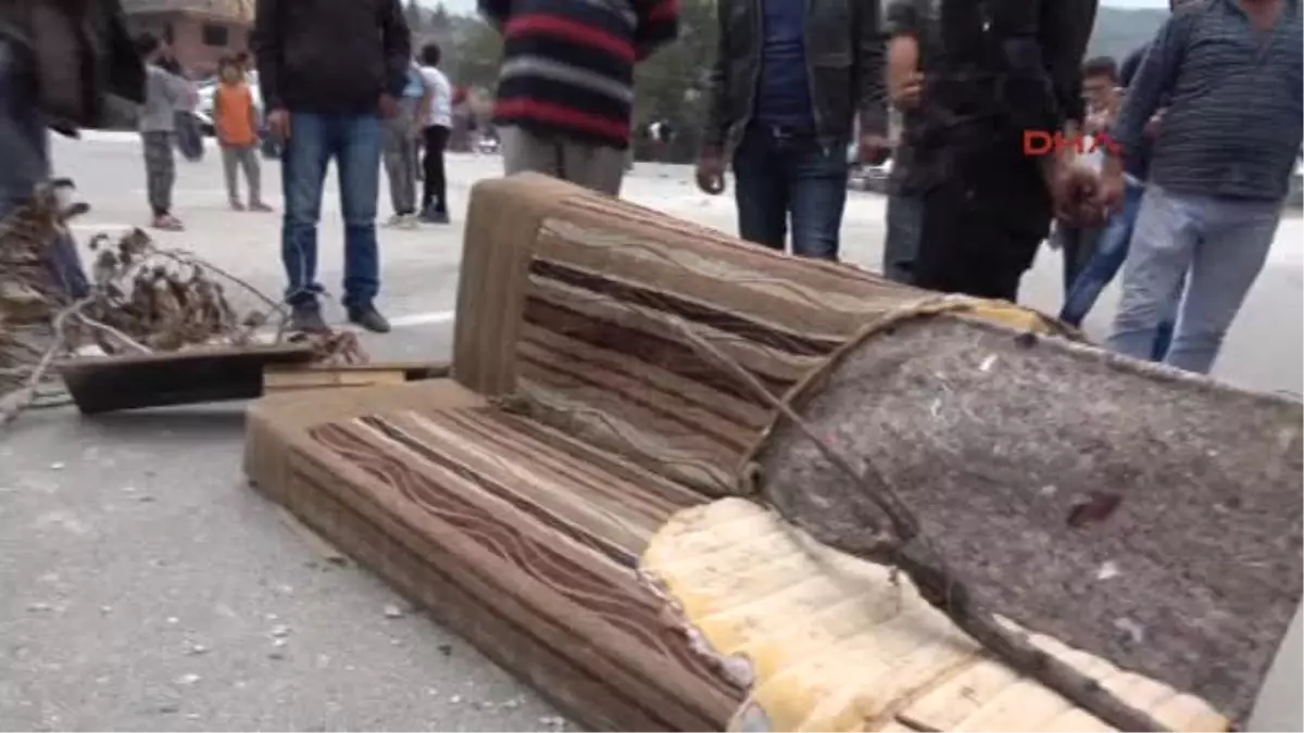 Karabük\'te Köylülerden Yol Kapatma Eylemi