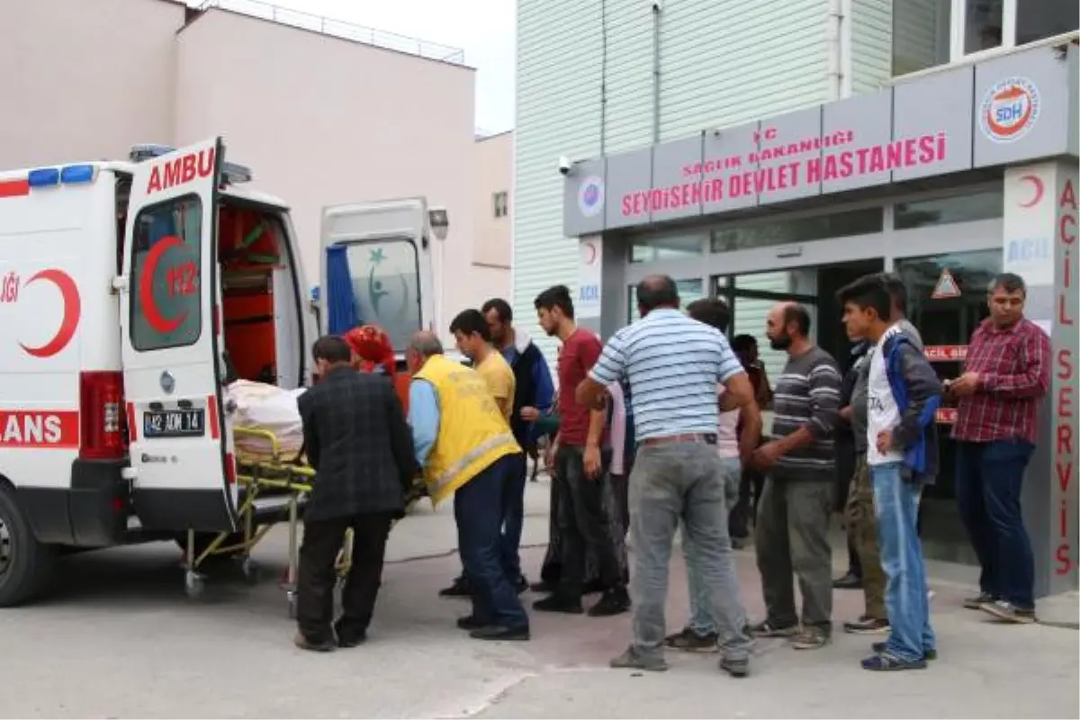 Kavgayı Ayırmak İsterken Silahla, Eşi de Traktörün Çarpmasıyla Yaralandı