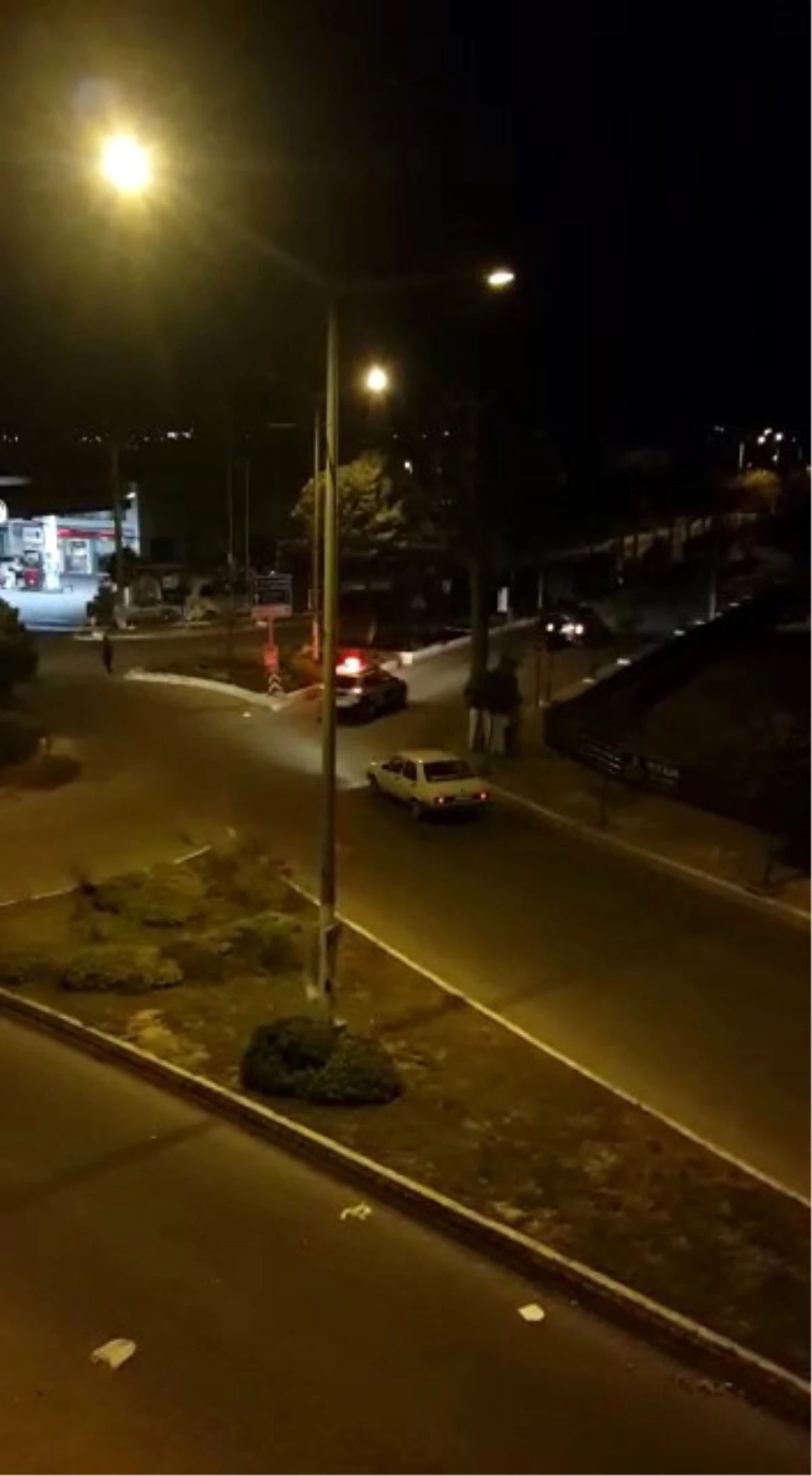 Kuşadası\'nda \'Dur\' İhtarına Uymayan Kadın Sürücü Polis Aracına Çarpınca Yakalandı