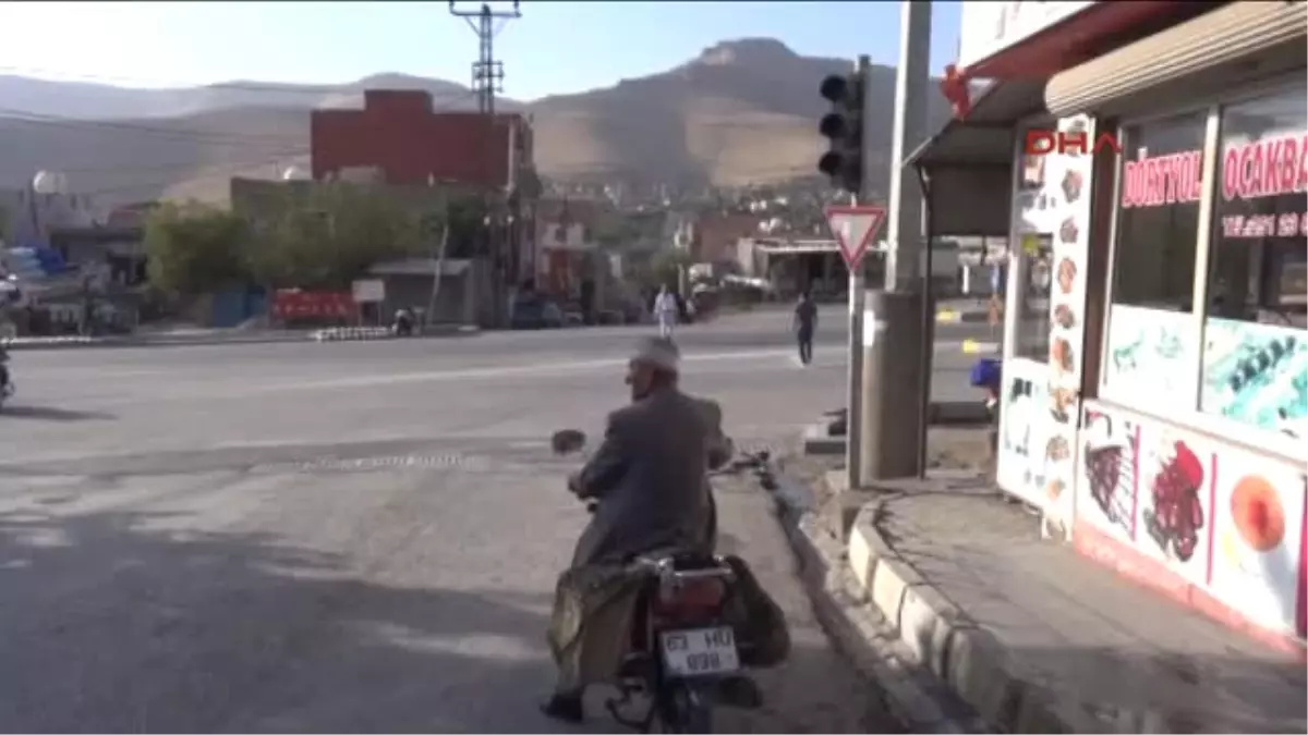 Mardin 85 Yaşındaki Dede, Motosiklet ile Şifalı Bitkiler Satarak Ailesini Geçindiriyor