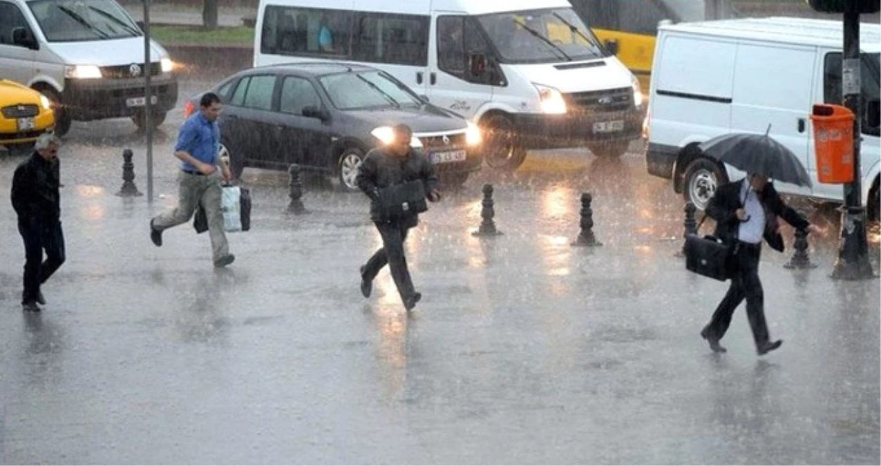 Meteoroloji ve AKOM Uyarmıştı! İstanbul\'da Yağmur Başladı, Sıcaklıklar 15 Derece Düştü
