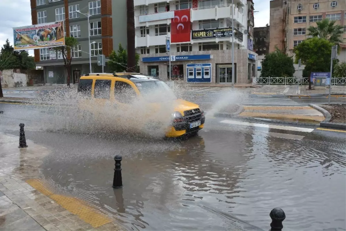 Ortaca\'da Yeni Yapılan Akıllı Kavşağı Su Bastı