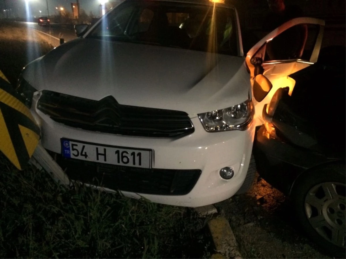 Sakarya\'da Trafik Kazası: 3 Yaralı